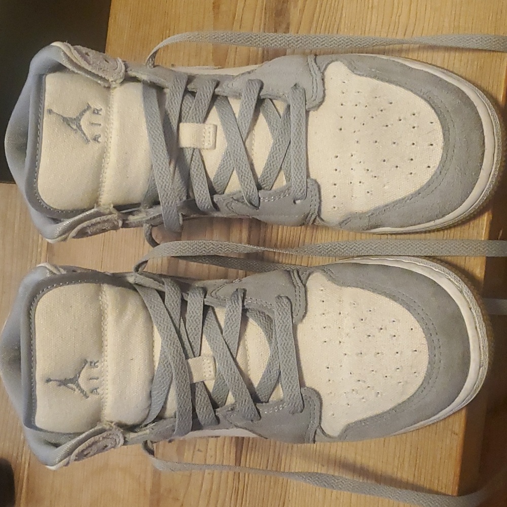 Boys Air Jordan mid